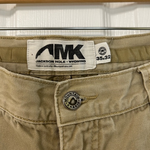 Super cool Jackson Hole Mountain Khaki brand khaki pants - Picture 2 of 3